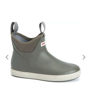 Brand new Xtratuf rain boots Taupe size 7